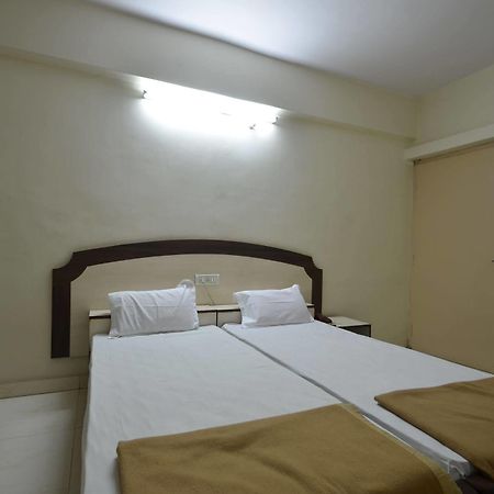Hotel Maya Deluxe Haïdarabad Extérieur photo