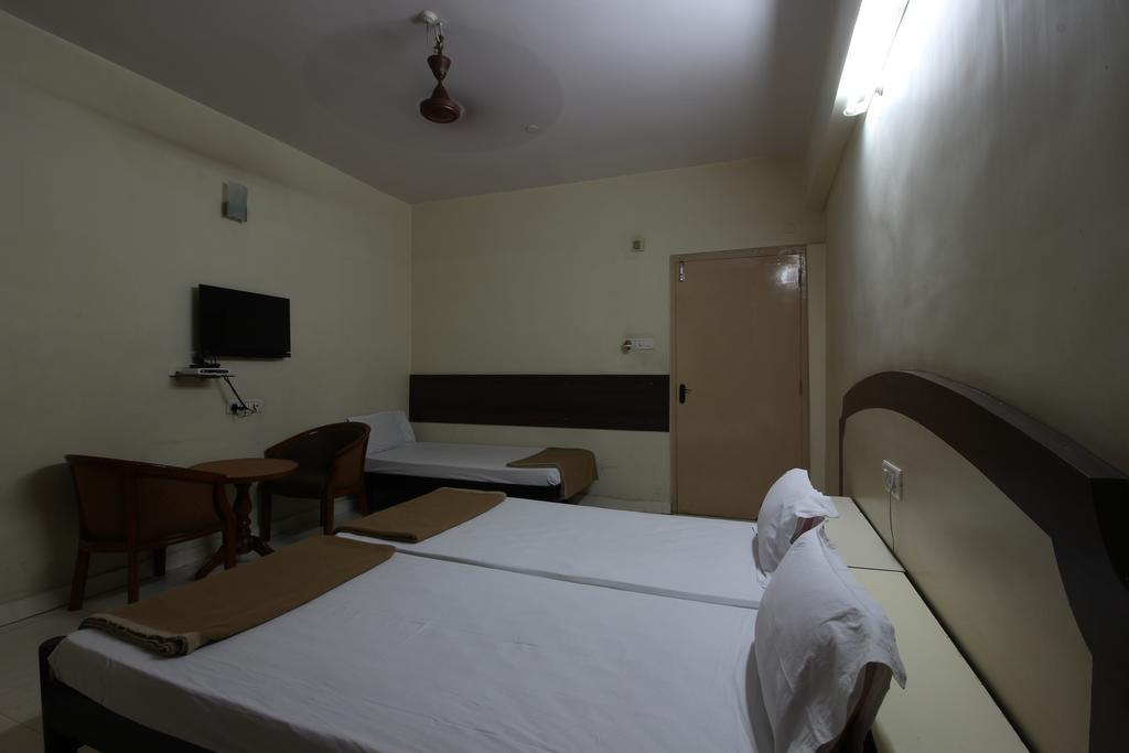 Hotel Maya Deluxe Haïdarabad Extérieur photo